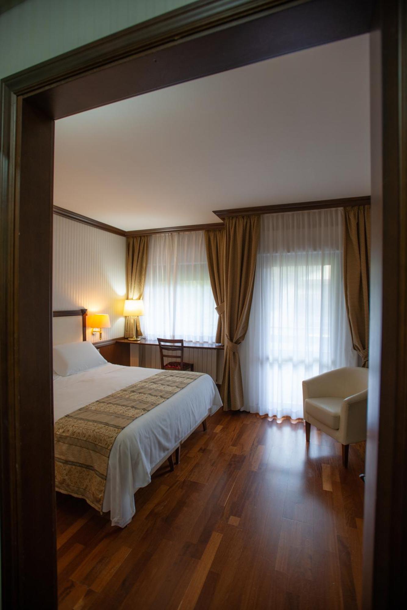 Hotel Corona & Spa Pescasseroli Exterior photo